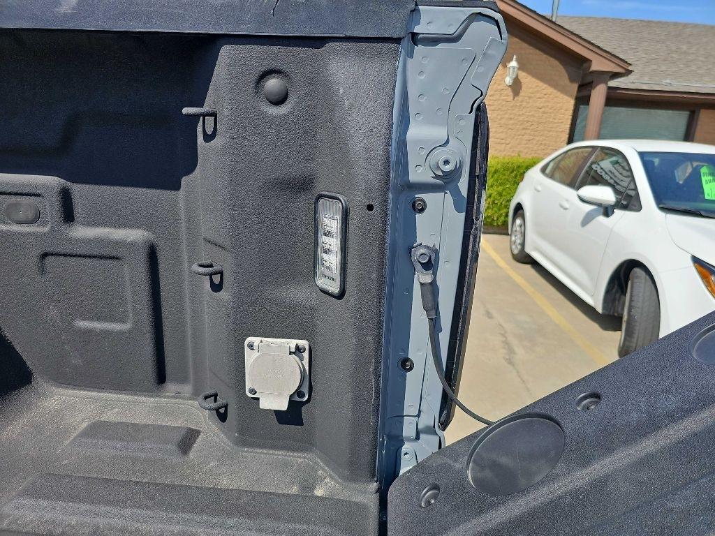 GMC Sierra 1500 4WD Crew Cab 147" Pro 2024