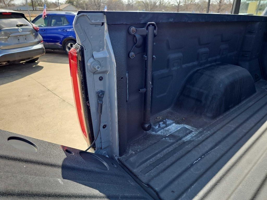 GMC Sierra 1500 4WD Crew Cab 147" Pro 2024