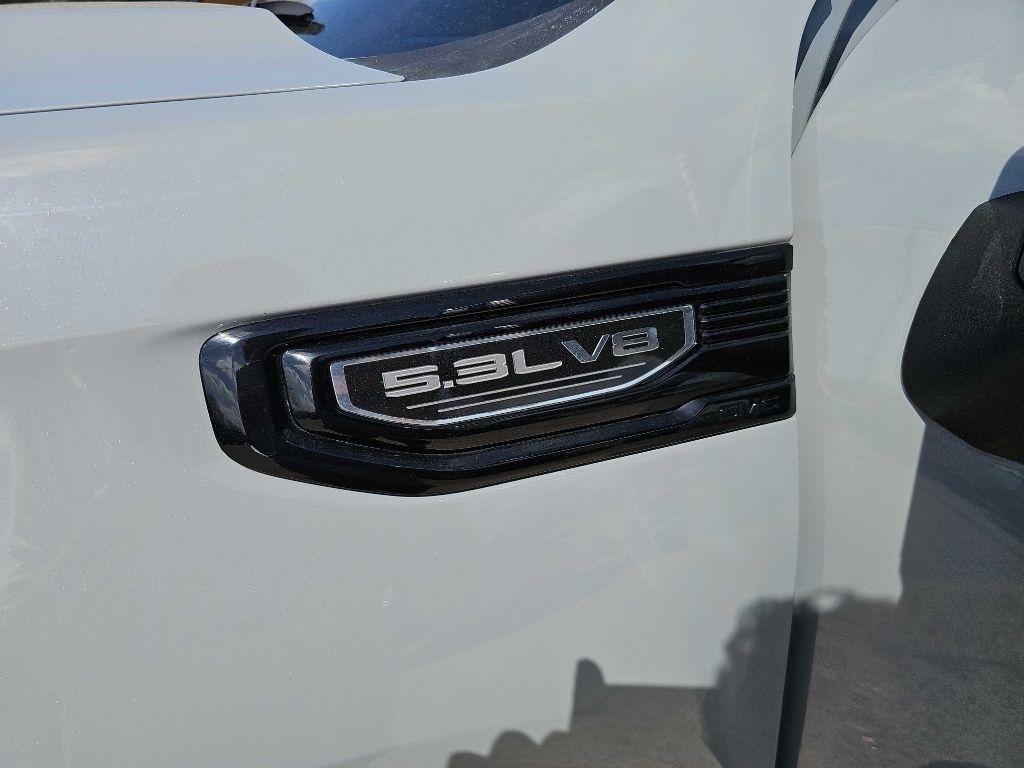 GMC Sierra 1500 4WD Crew Cab 147" Pro 2024