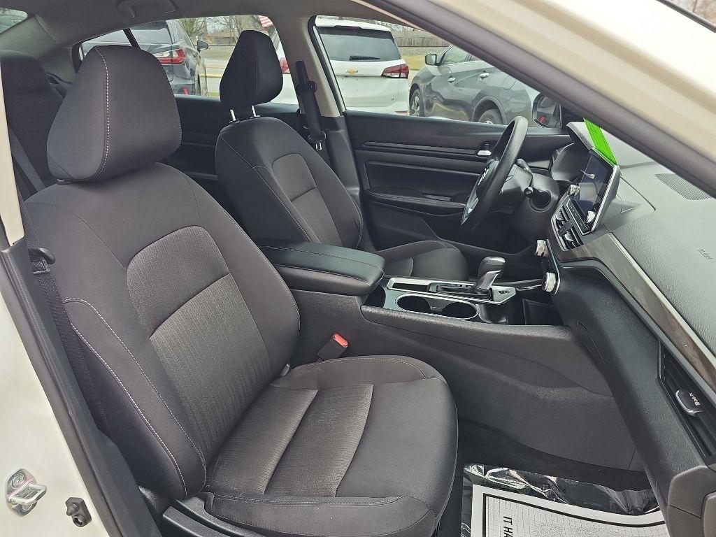 Nissan Altima 2.5 SV Sedan 2024