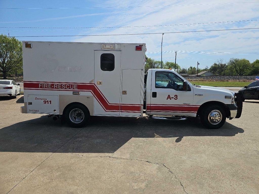 Ford Super Duty F-350 DRW Reg Cab 141" WB 60" CA XLT 2005