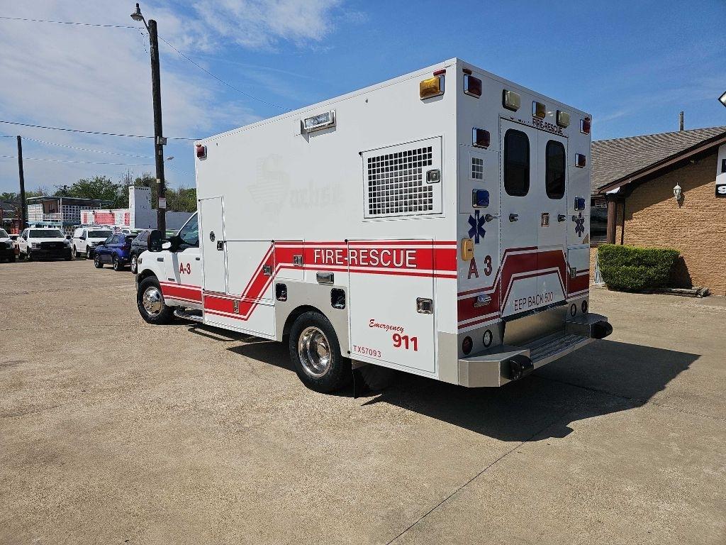 Ford Super Duty F-350 DRW Reg Cab 141" WB 60" CA XLT 2005