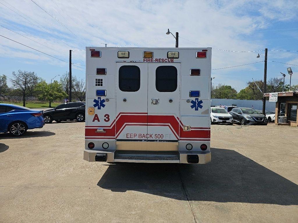 Ford Super Duty F-350 DRW Reg Cab 141" WB 60" CA XLT 2005