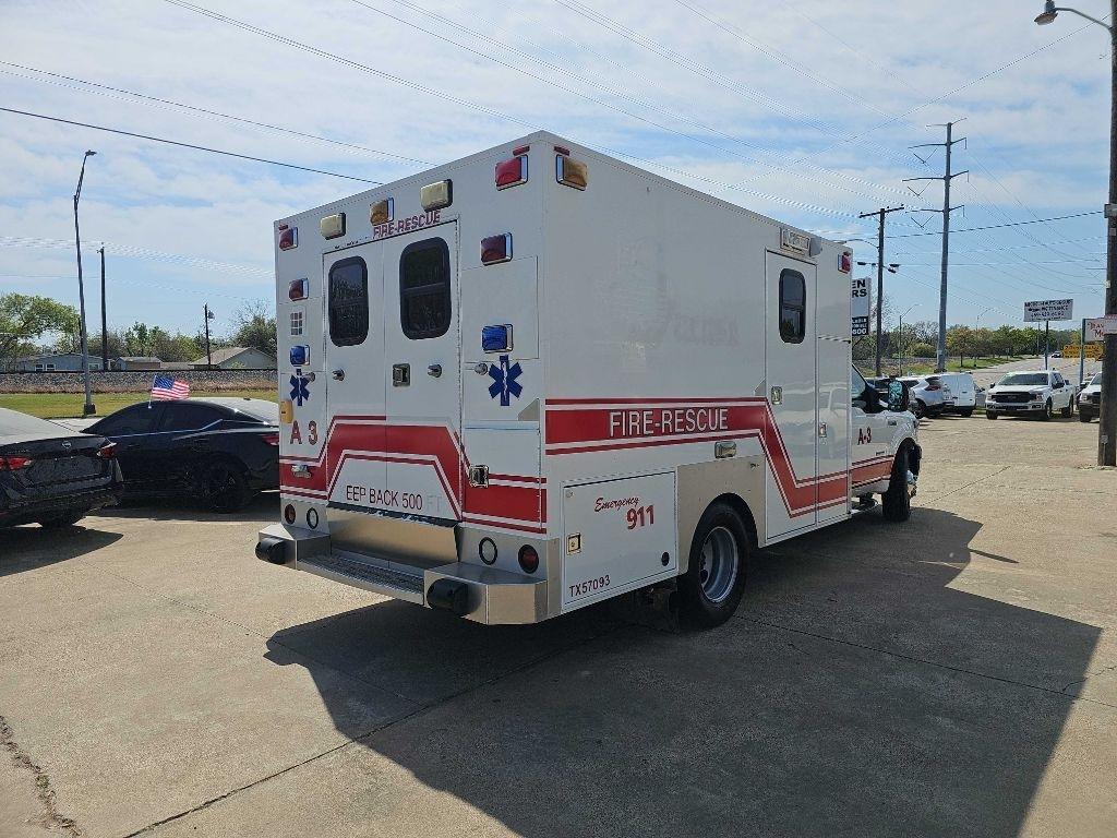 Ford Super Duty F-350 DRW Reg Cab 141" WB 60" CA XLT 2005