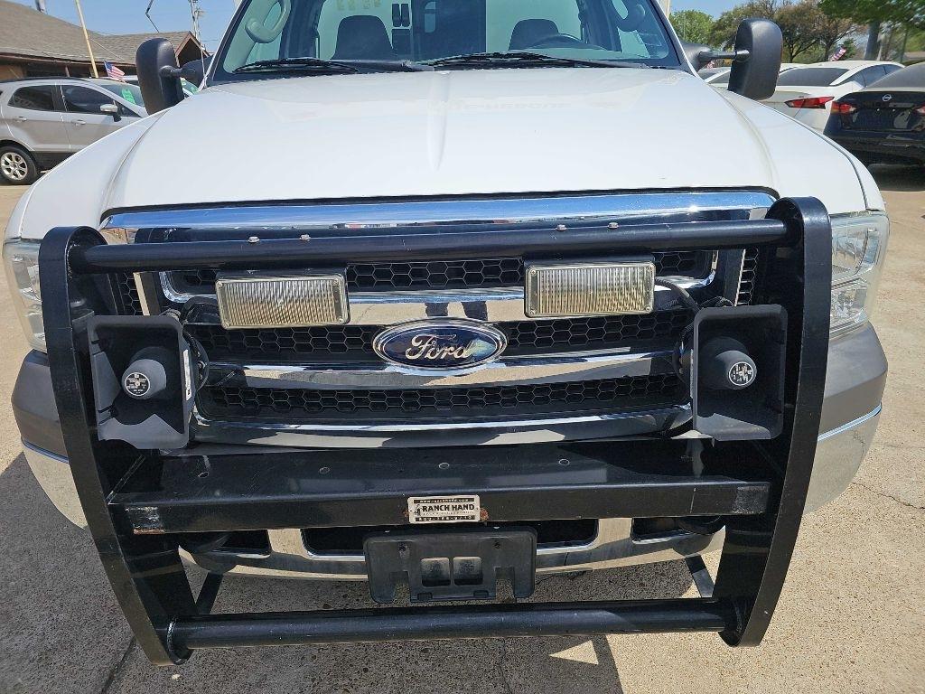 Ford Super Duty F-350 DRW Reg Cab 141" WB 60" CA XLT 2005