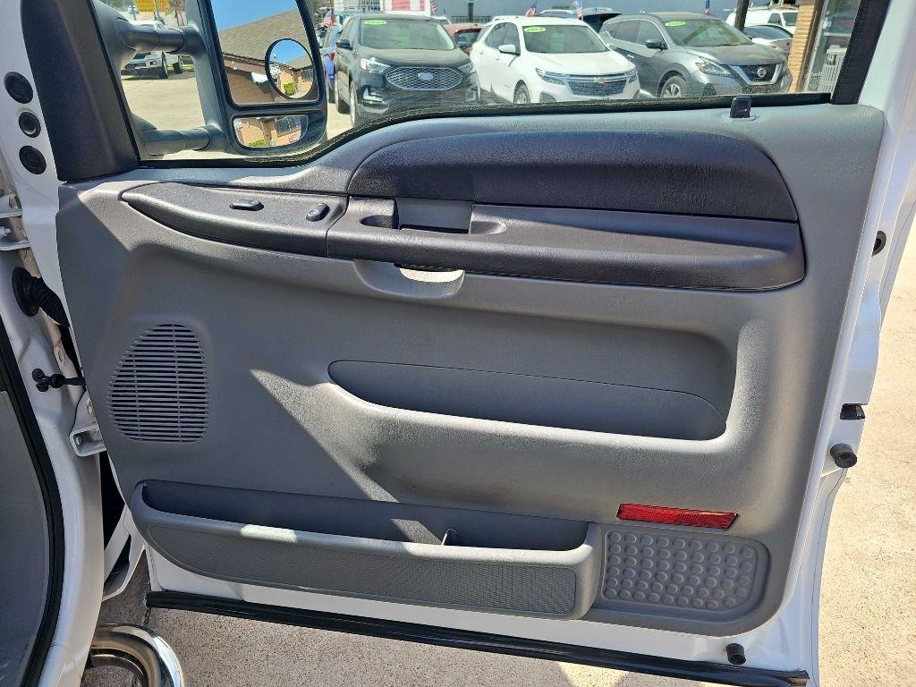 Ford Super Duty F-350 DRW Reg Cab 141" WB 60" CA XLT 2005