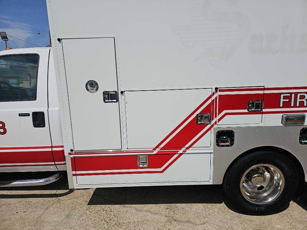 Ford Super Duty F-350 DRW Reg Cab 141" WB 60" CA XLT 2005