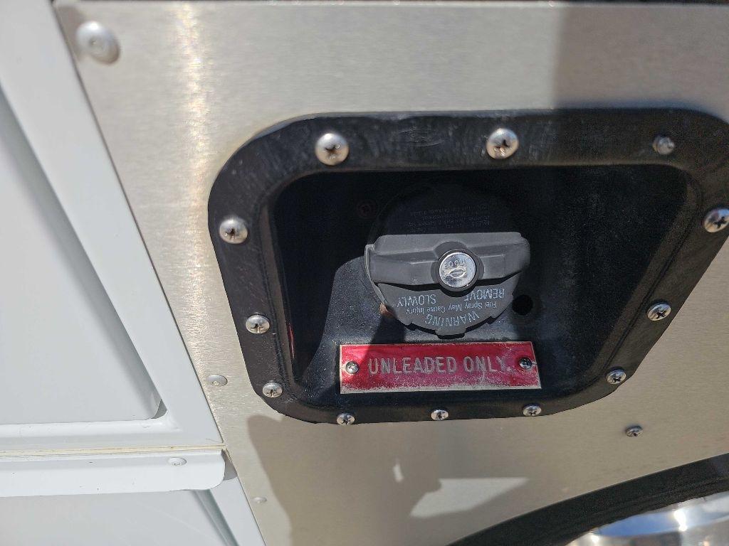 Ford Super Duty F-350 DRW Reg Cab 141" WB 60" CA XLT 2005