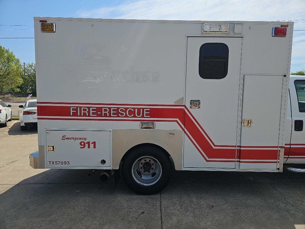 Ford Super Duty F-350 DRW Reg Cab 141" WB 60" CA XLT 2005