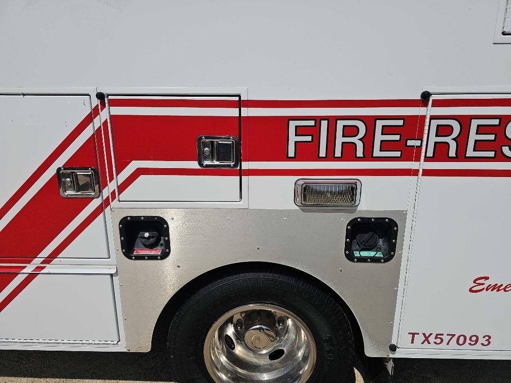 Ford Super Duty F-350 DRW Reg Cab 141" WB 60" CA XLT 2005