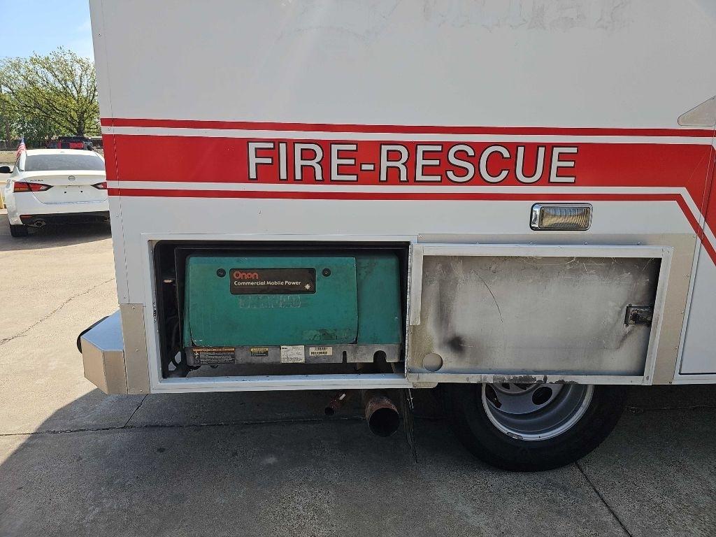 Ford Super Duty F-350 DRW Reg Cab 141" WB 60" CA XLT 2005