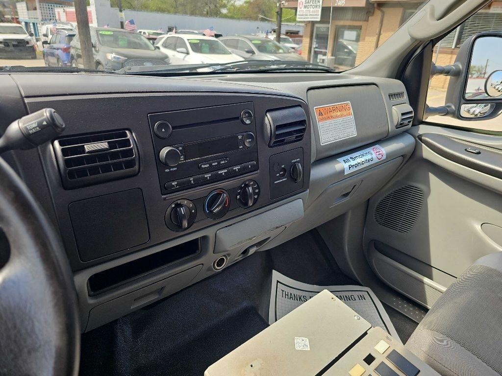 Ford Super Duty F-350 DRW Reg Cab 141" WB 60" CA XLT 2005