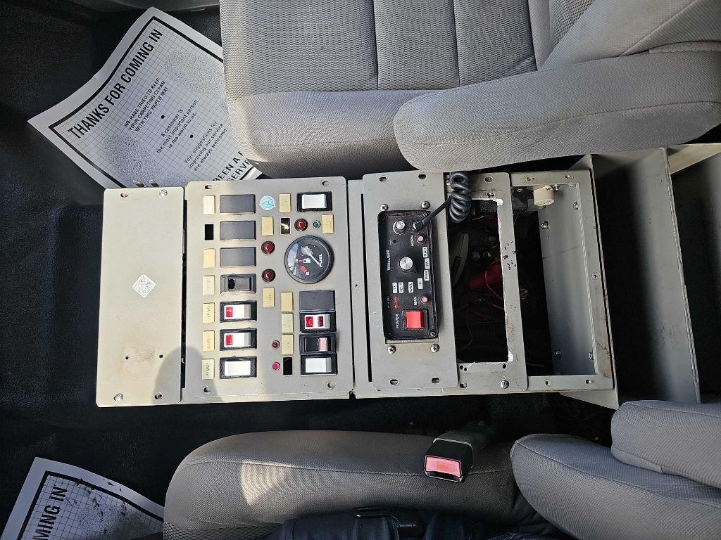 Ford Super Duty F-350 DRW Reg Cab 141" WB 60" CA XLT 2005