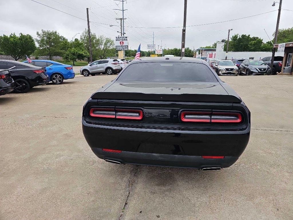 Dodge Challenger SXT RWD 2022