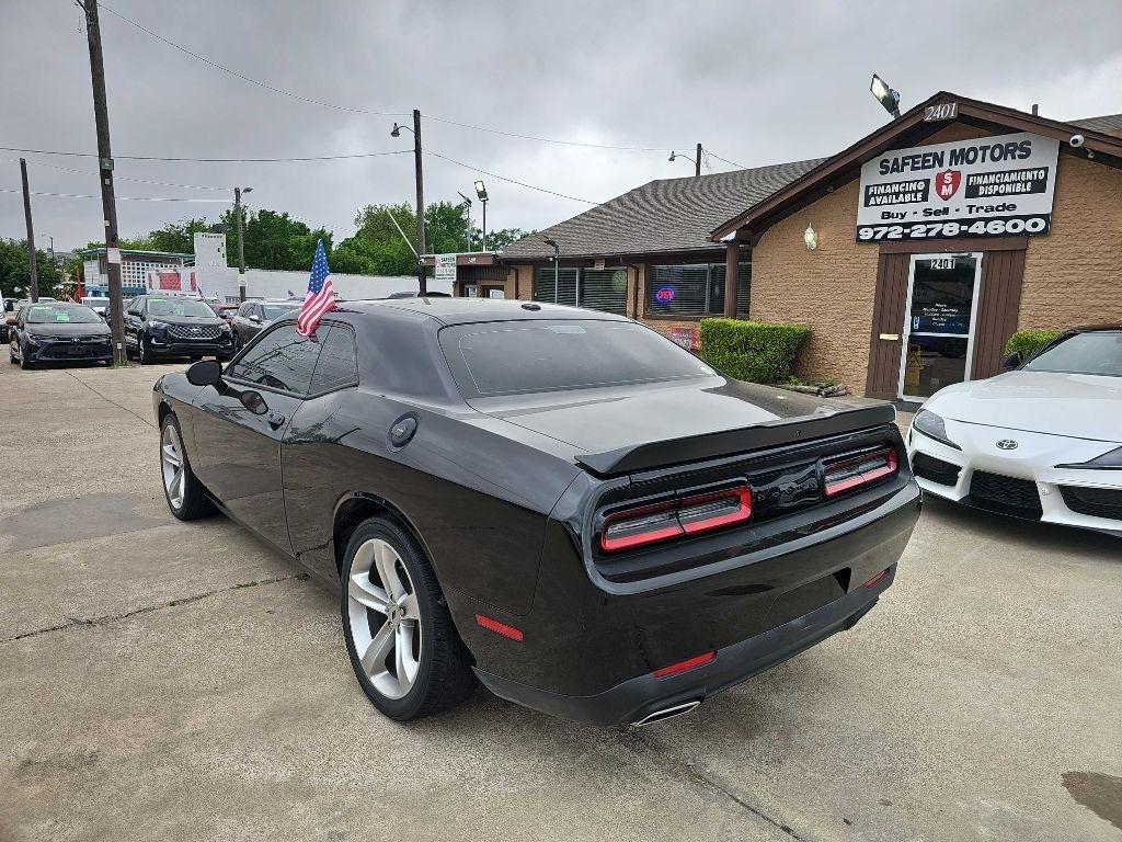 Dodge Challenger SXT RWD 2022