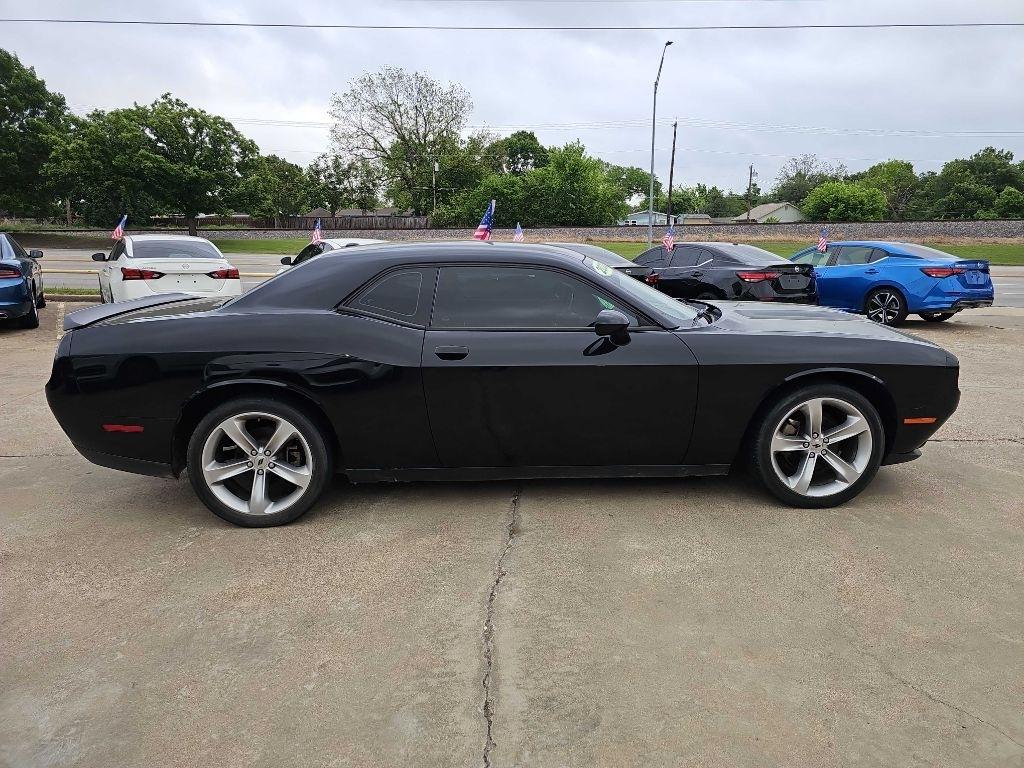 Dodge Challenger SXT RWD 2022