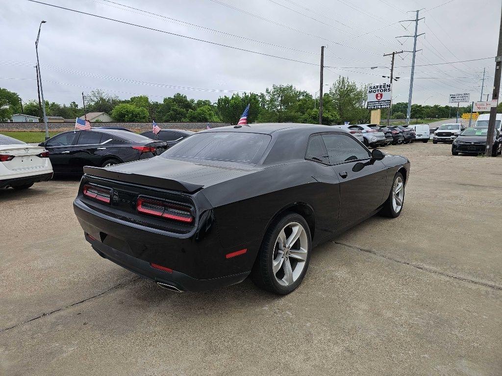 Dodge Challenger SXT RWD 2022