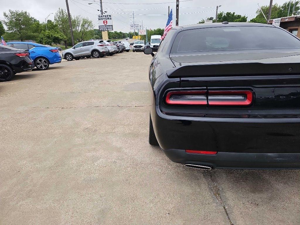 Dodge Challenger SXT RWD 2022
