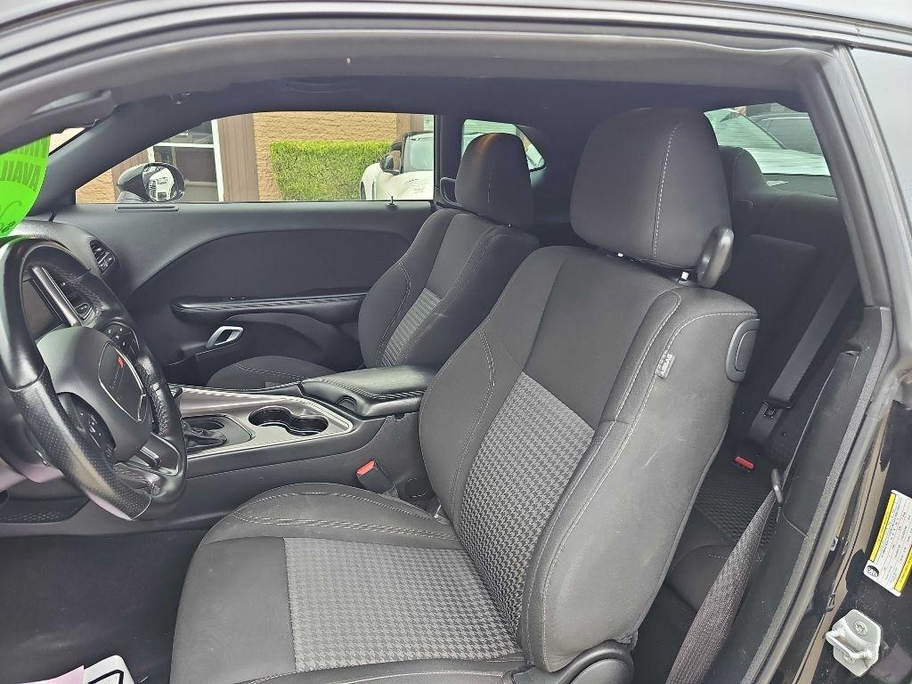 Dodge Challenger SXT RWD 2022