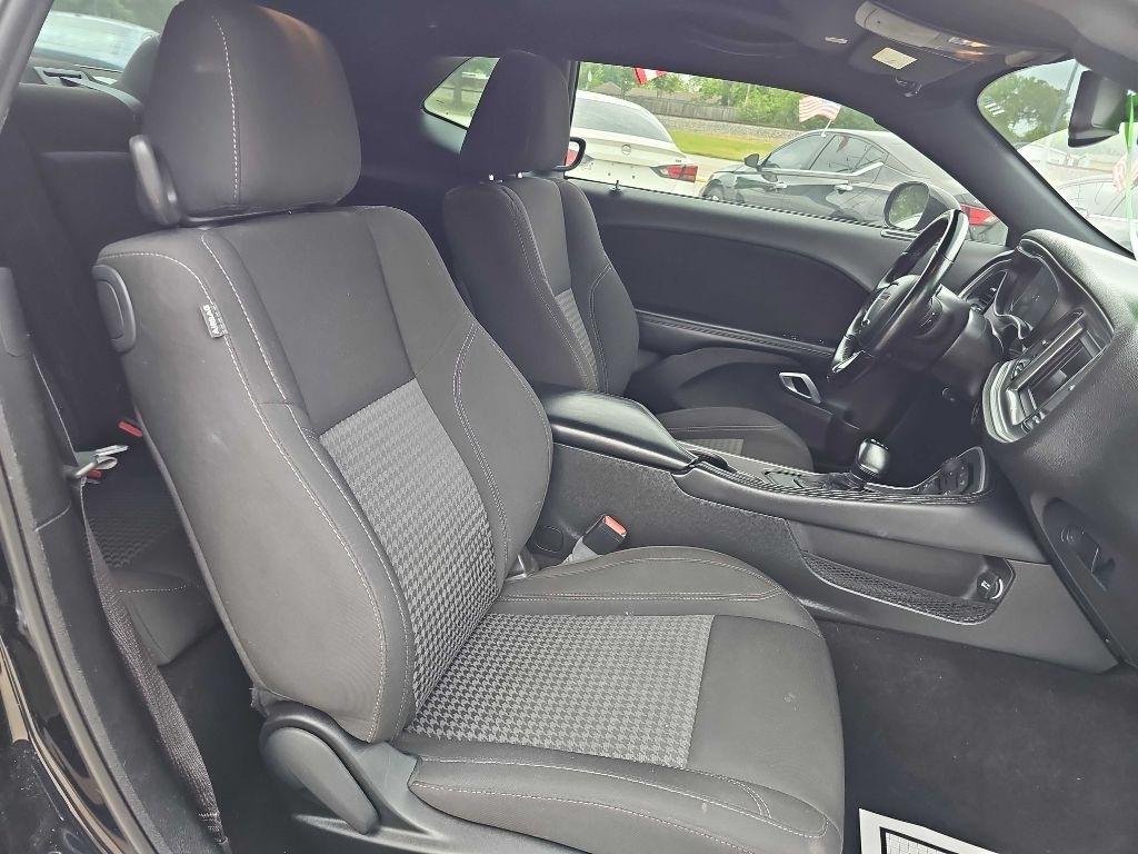 Dodge Challenger SXT RWD 2022
