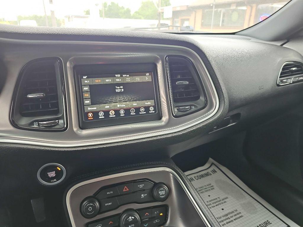 Dodge Challenger SXT RWD 2022