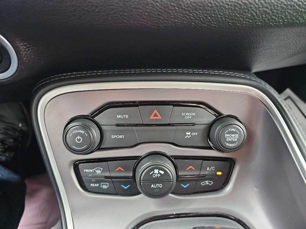 Dodge Challenger SXT RWD 2022