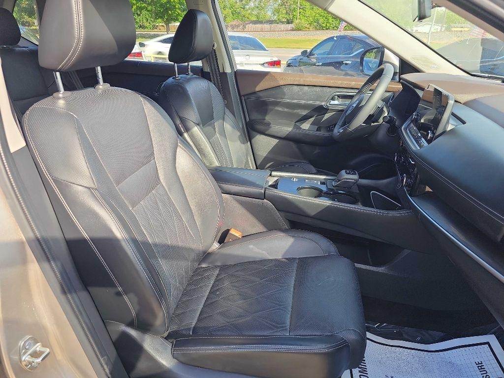 Nissan Rogue FWD Platinum *Ltd Avail* 2023