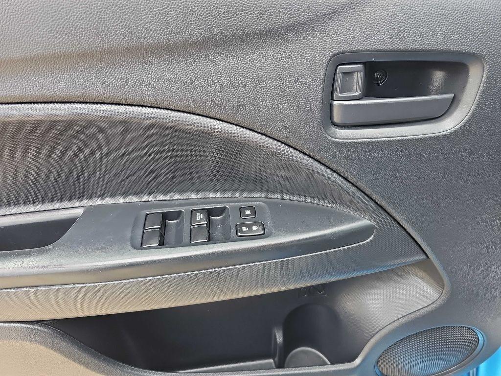 Mitsubishi Mirage ES CVT 2024