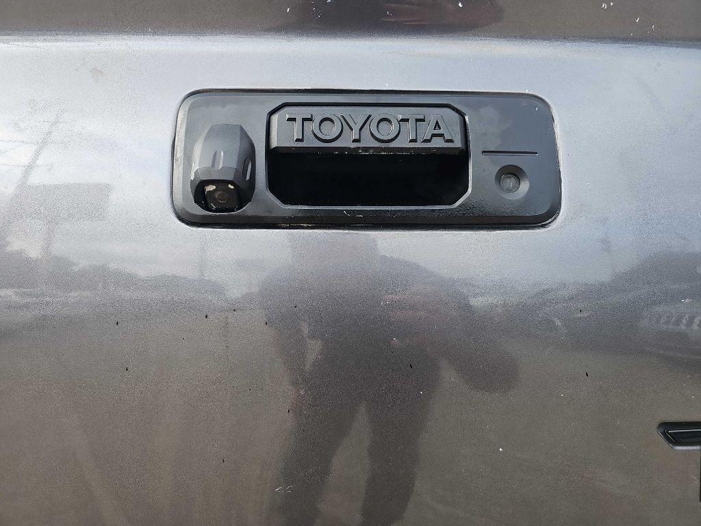 Toyota Tundra 2WD Truck CrewMax 5.7L V8 6-Spd AT LTD (Natl) 2015