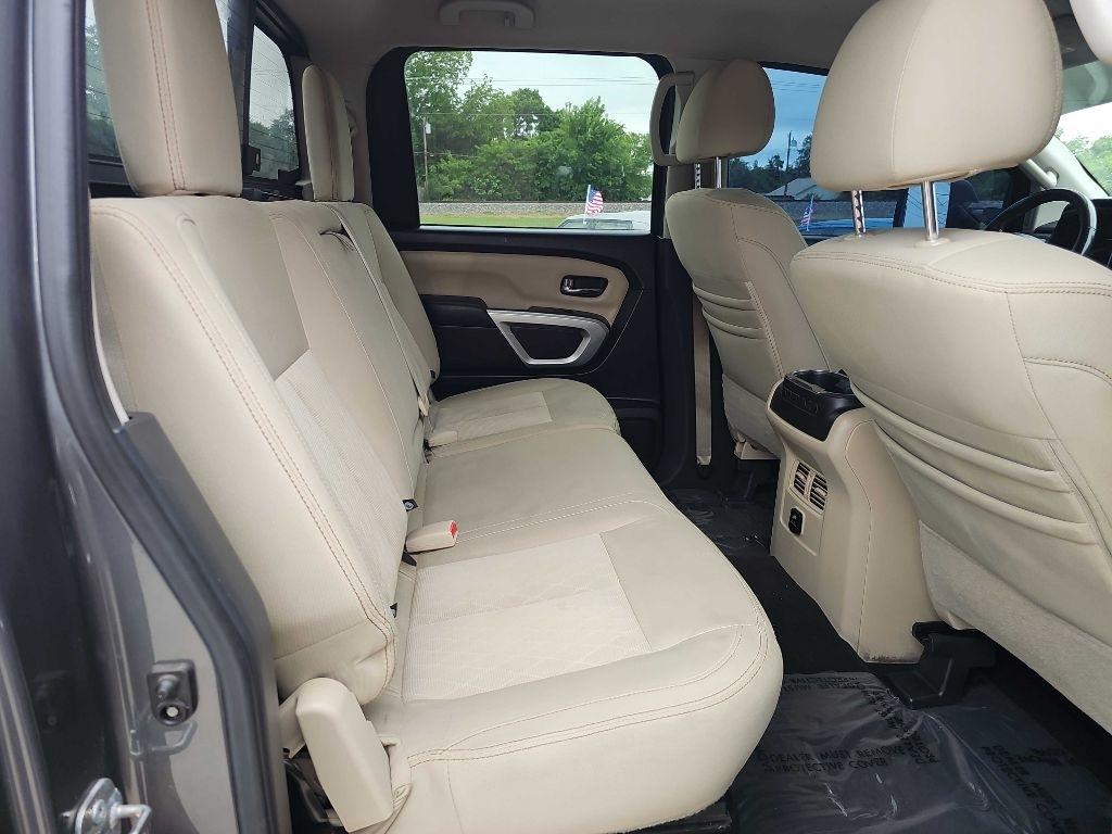 Nissan Titan XD 4x4 Gas Crew Cab SV 2018