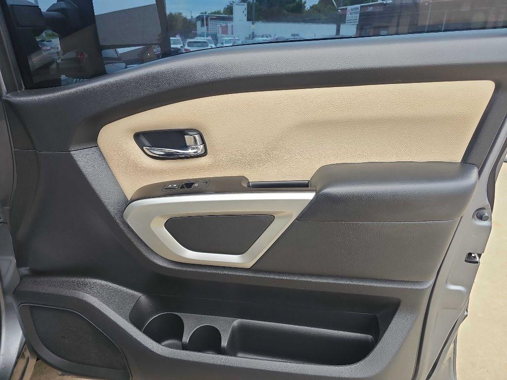 Nissan Titan XD 4x4 Gas Crew Cab SV 2018