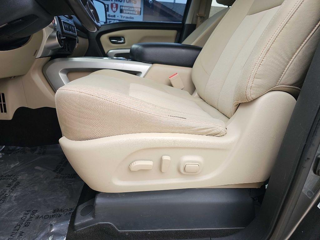 Nissan Titan XD 4x4 Gas Crew Cab SV 2018