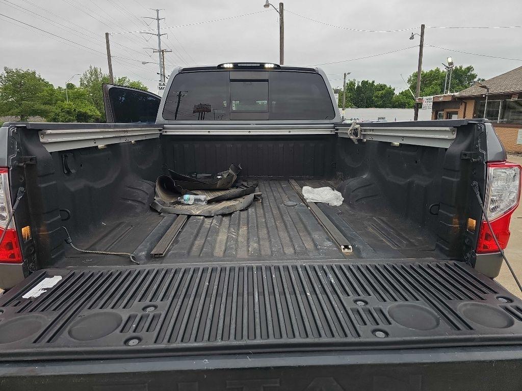 Nissan Titan XD 4x4 Gas Crew Cab SV 2018