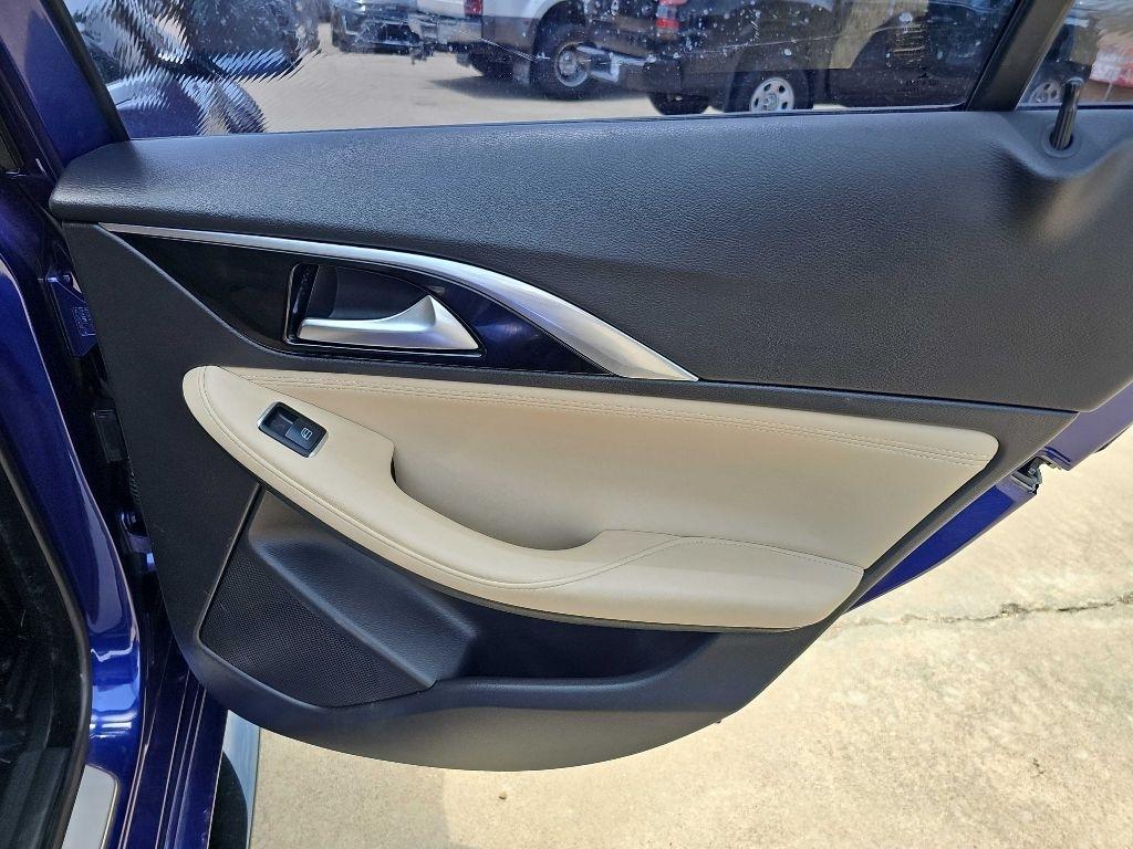 Infiniti QX30 Premium FWD 2018