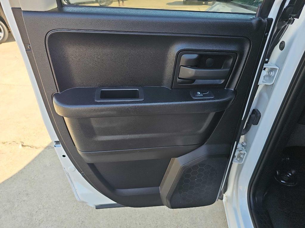 RAM 1500 Classic SLT 4x4 Crew Cab 5'7" Box 2023
