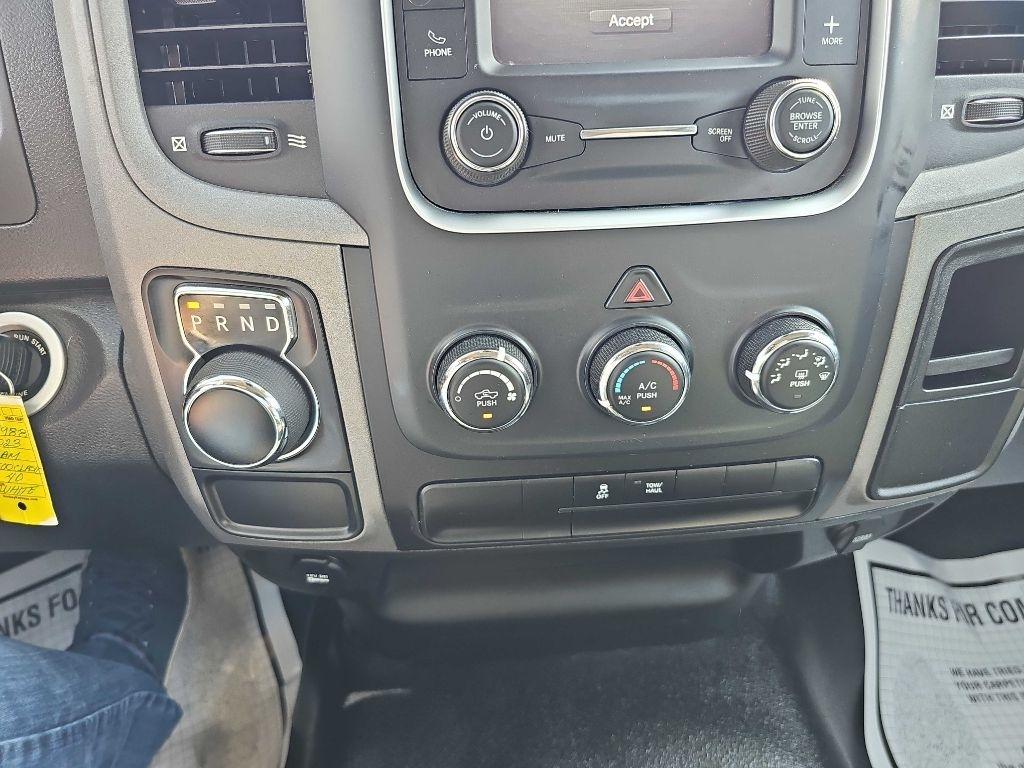 RAM 1500 Classic SLT 4x4 Crew Cab 5'7" Box 2023