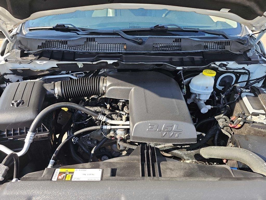 RAM 1500 Classic SLT 4x4 Crew Cab 5'7" Box 2023