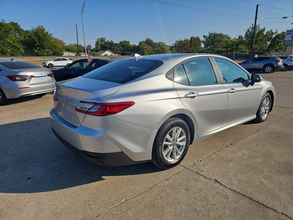 Toyota Camry photo 3