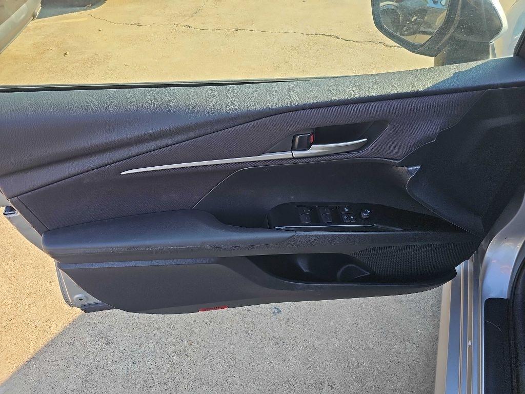 Toyota Camry photo 11