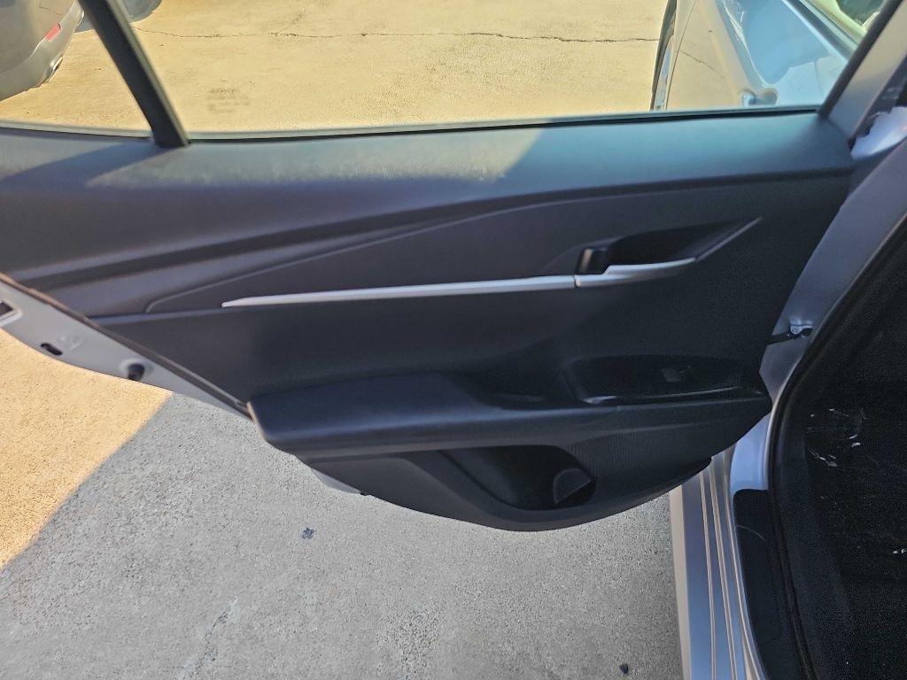 Toyota Camry photo 13