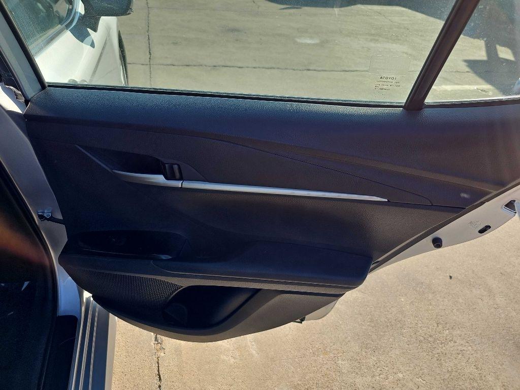 Toyota Camry photo 15