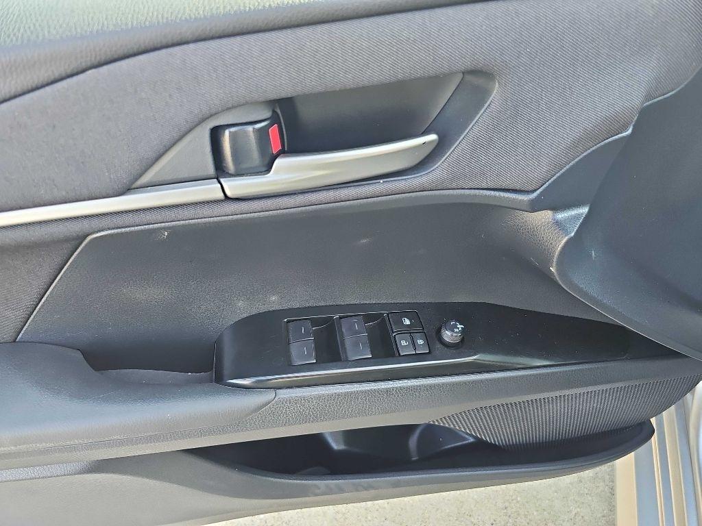 Toyota Camry photo 18