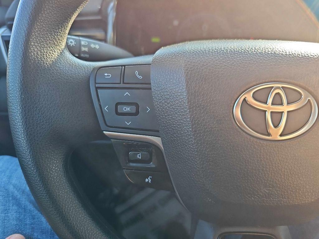 Toyota Camry photo 21