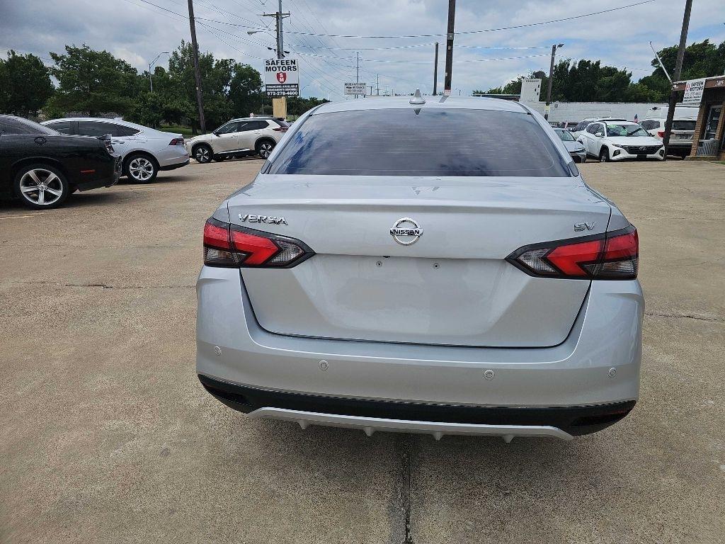 Nissan Versa SV CVT 2021