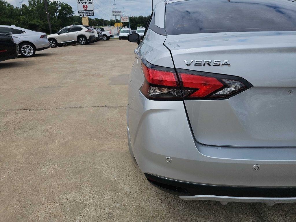 Nissan Versa SV CVT 2021