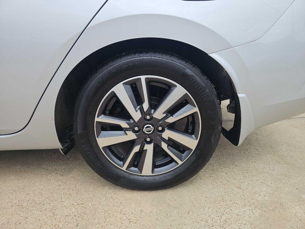 Nissan Versa SV CVT 2021