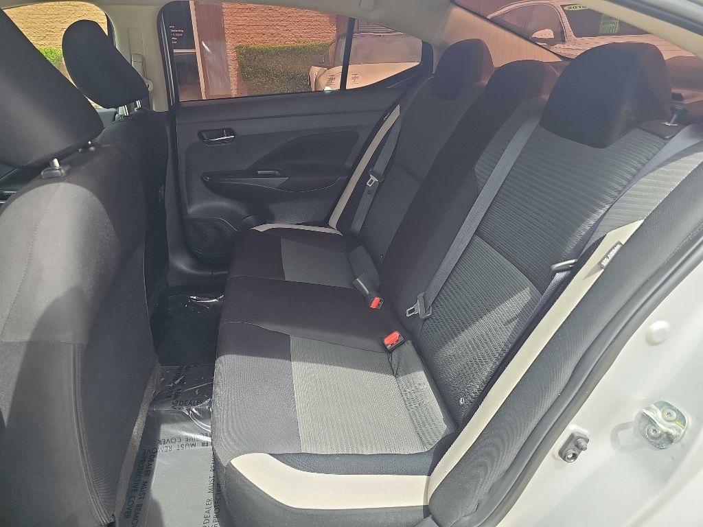 Nissan Versa SV CVT 2021