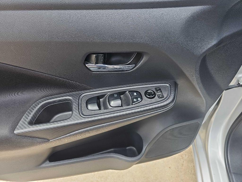 Nissan Versa SV CVT 2021