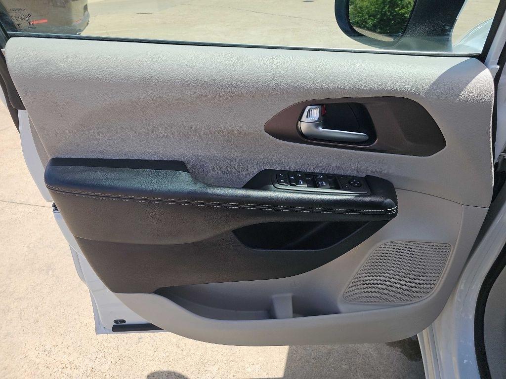 Chrysler Voyager LX FWD 2020