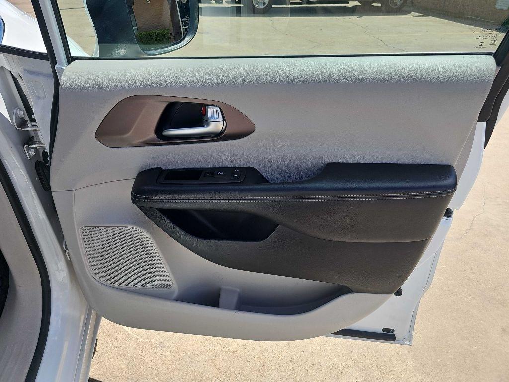 Chrysler Voyager LX FWD 2020